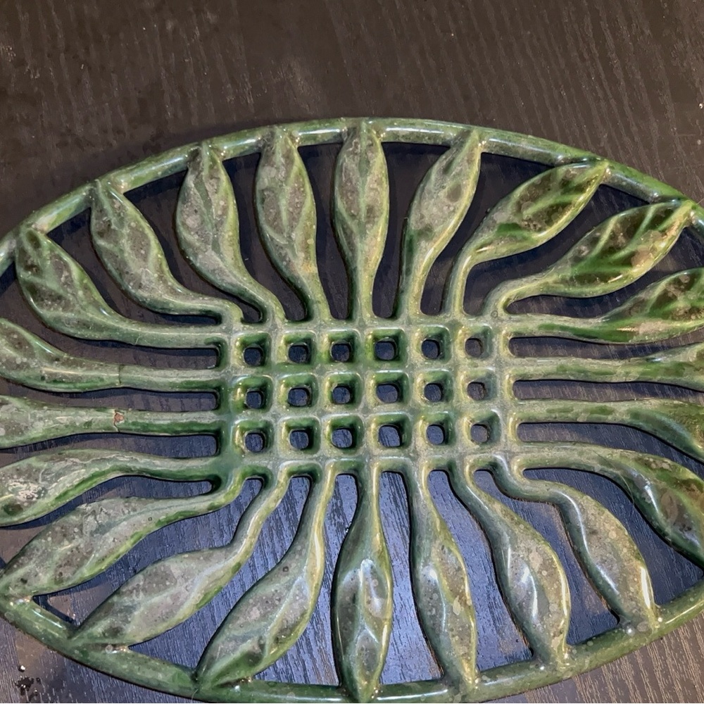 Green Oval Leaf Trivet - Picture 4 of 6